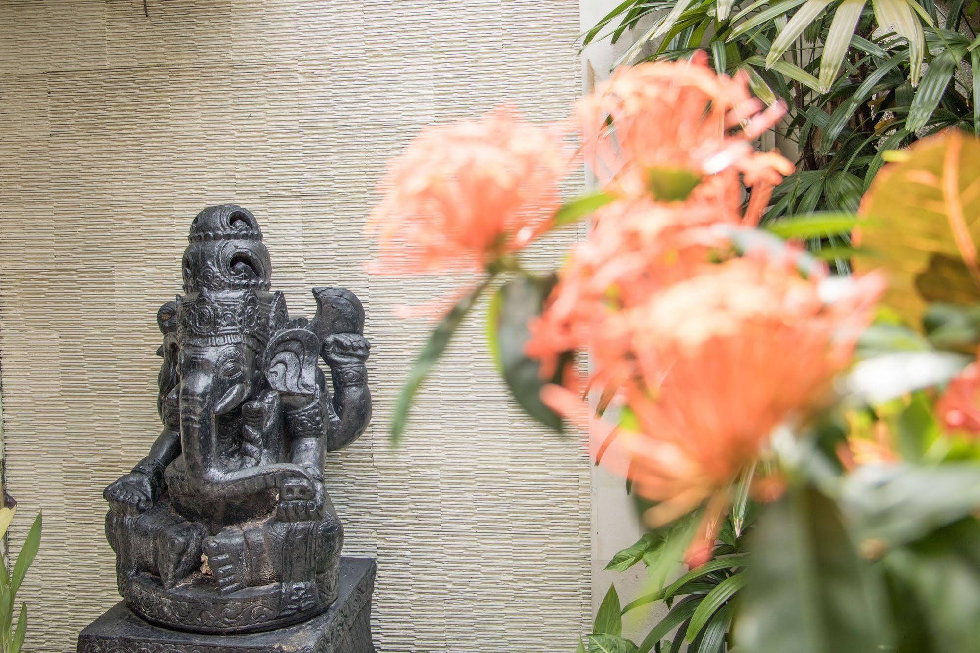 Villa Seriska Seminyak Luaran gambar