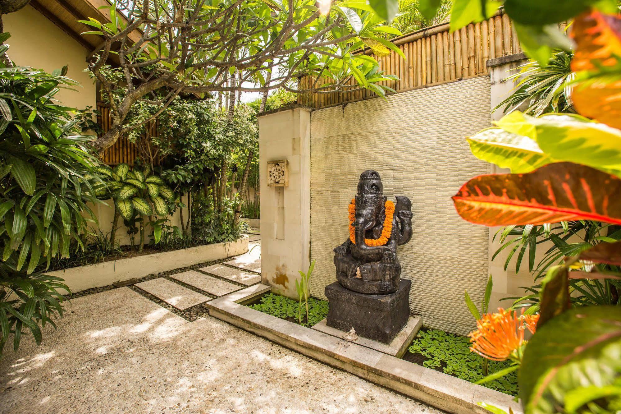 Villa Seriska Seminyak Luaran gambar